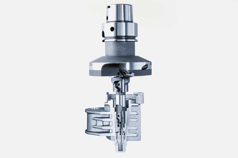 The picture shows a multi-stepped special tool for fine boring from MAPAL directly on the component.
