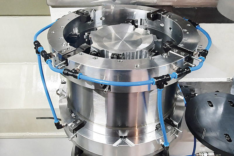 The semi-finishing tool for inner machining is surrounded by a bell-shaped outer tool.