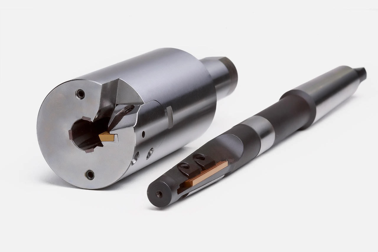 External and taper reamers complement the MAPAL program of tools with guide pads.