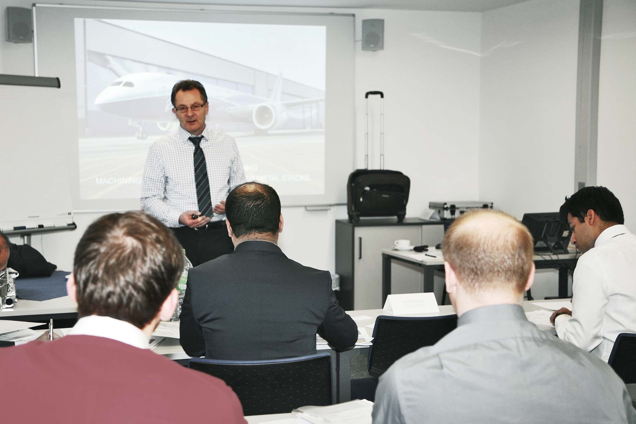 Specialists convey specific industry-related content in industry seminars.