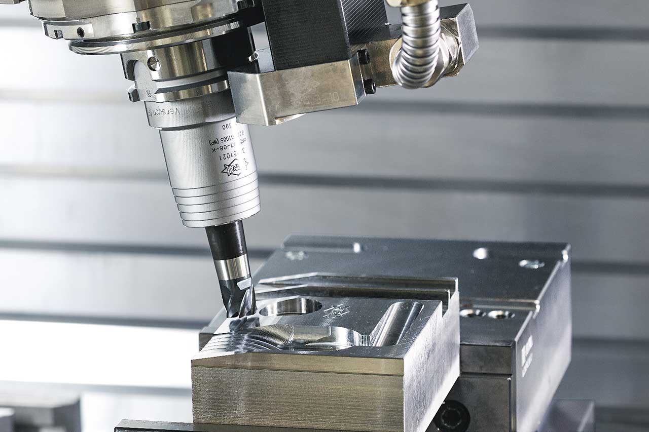 A milling application with a solid carbide end mill from MAPAL.