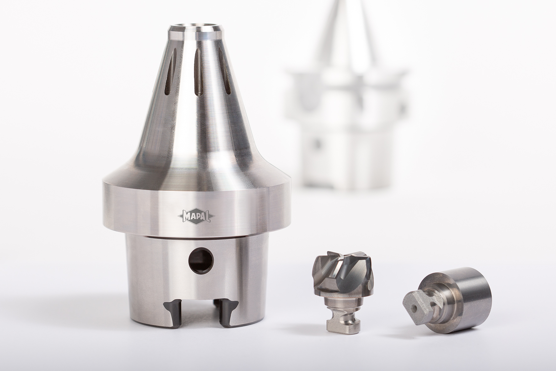 The picture shows the new bayonet-like connection from MAPAL that is applied for replaceable head milling systems.