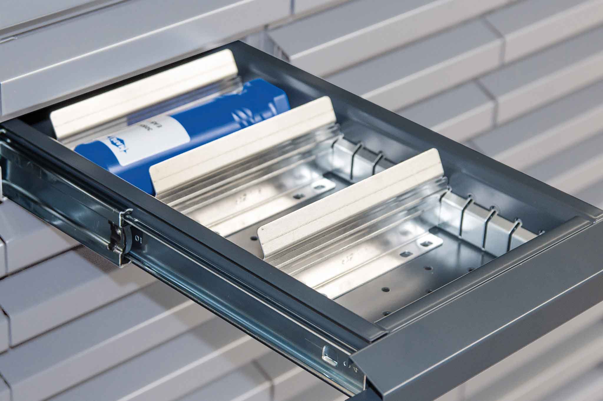 Dispensing system for tools with an open drawer