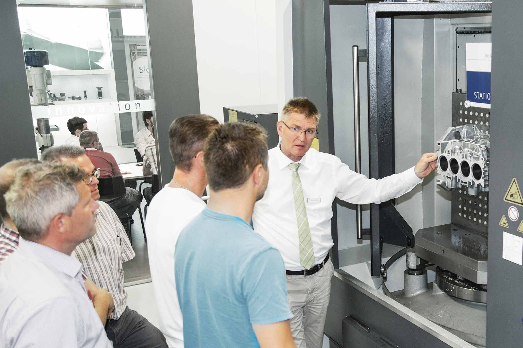 Discussion in the technology centre in Aalen.