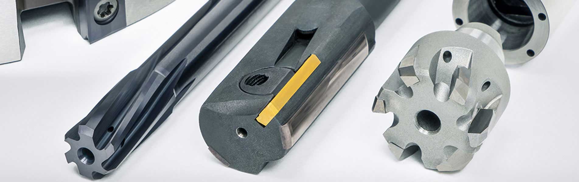 The picture shows an overview of the reaming and fine boring programme from MAPAL.