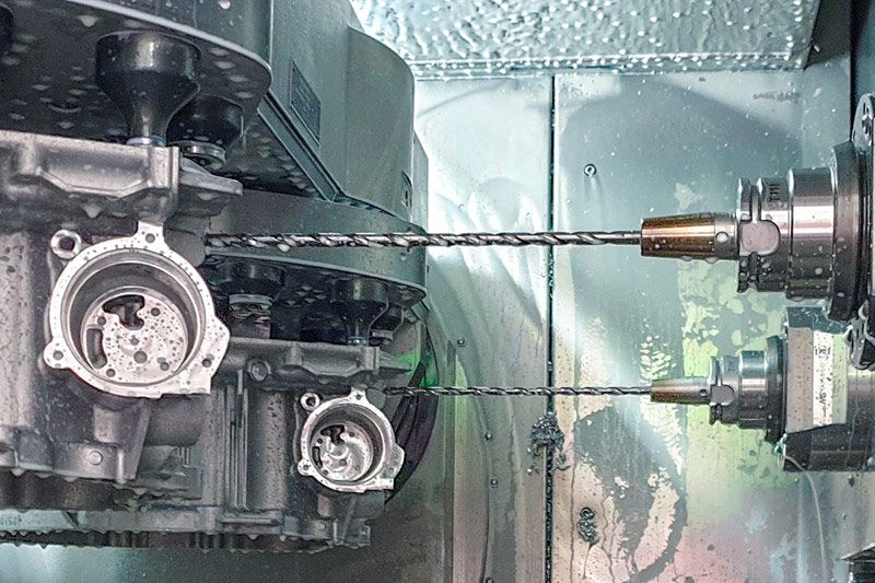 A look inside the machine reveals two PKD deep drills from MAPAL machining clutch housings on twin-spindle machines.