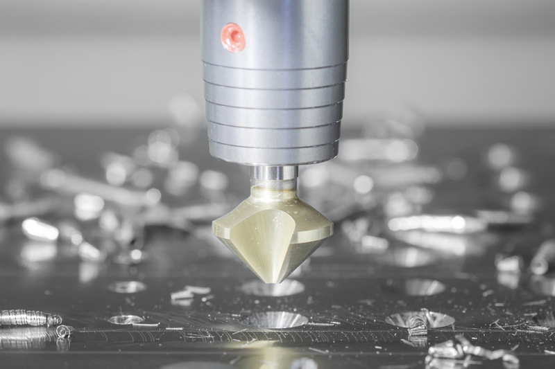 The picture shows a patented countersink from MAPAL during machining.