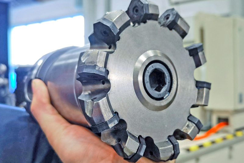 A NeoMill face milling cutter with ten OKNU indexable inserts. Every insert has 16 cutting edges.