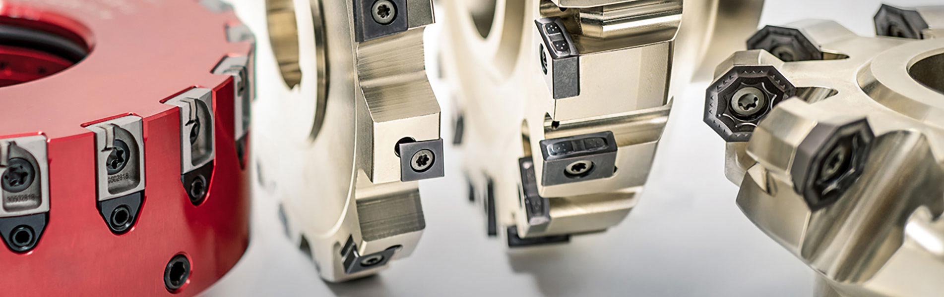 A selection of milling cutters with exchangeable inserts from MAPAL.