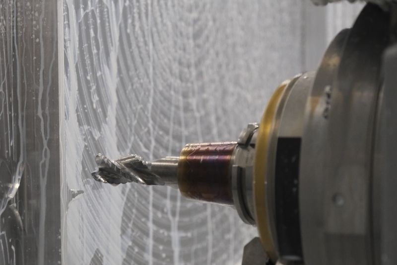 The solid-carbide high-volume milling cutter OptiMill-Alu-Wave for milling pockets.