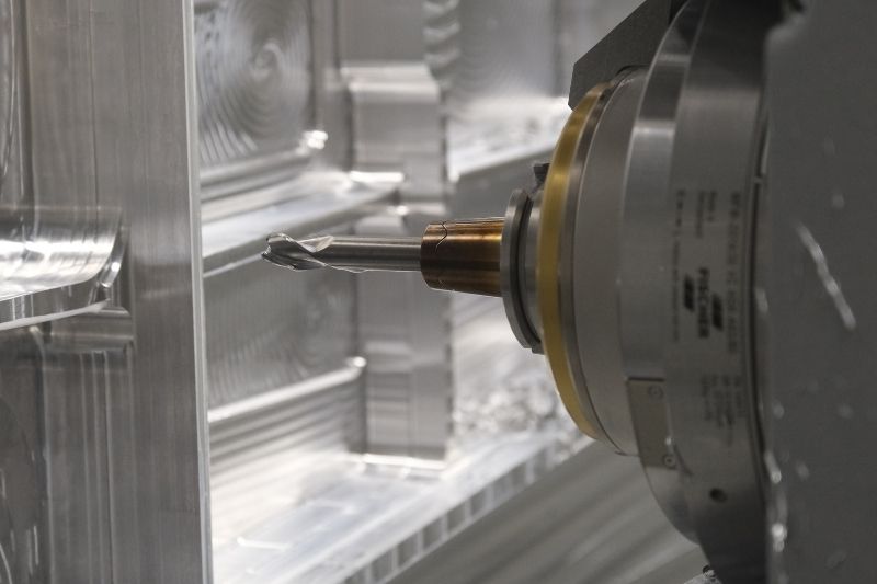 The modified shoulder milling cutter by MAPAL for finish machining in the pockets.