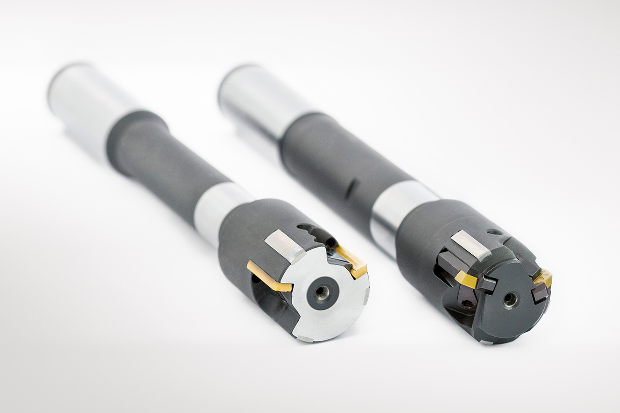 The picture shows two-bladed reamers from MAPAL, one with an WP cutting system and one with an HX system.